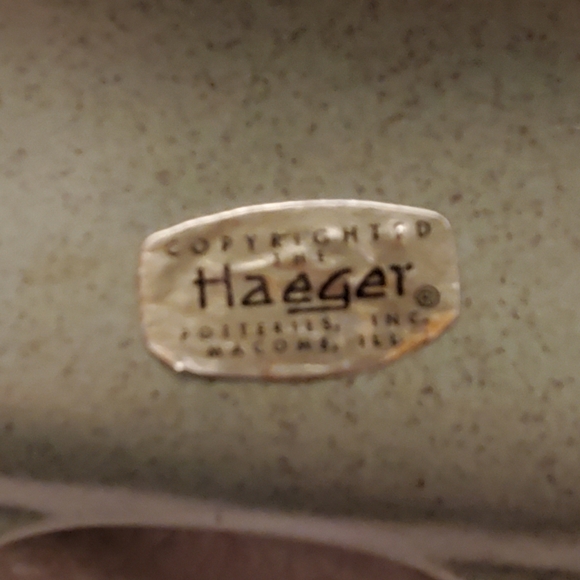 Vintage Haeger Speckled Olive Green Planter, #3991 - Picture 8 of 11